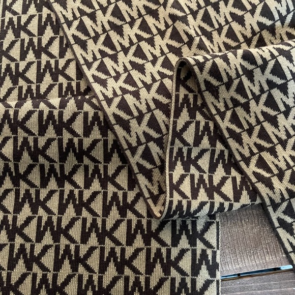 Michael Kors Scarf - Picture 3 of 6